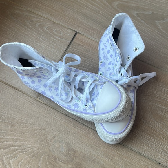 💜—MILLIE BOBBY BROWN CONVERSE!—💜SIZE/ 5.5!!! - Picture 5 of 9